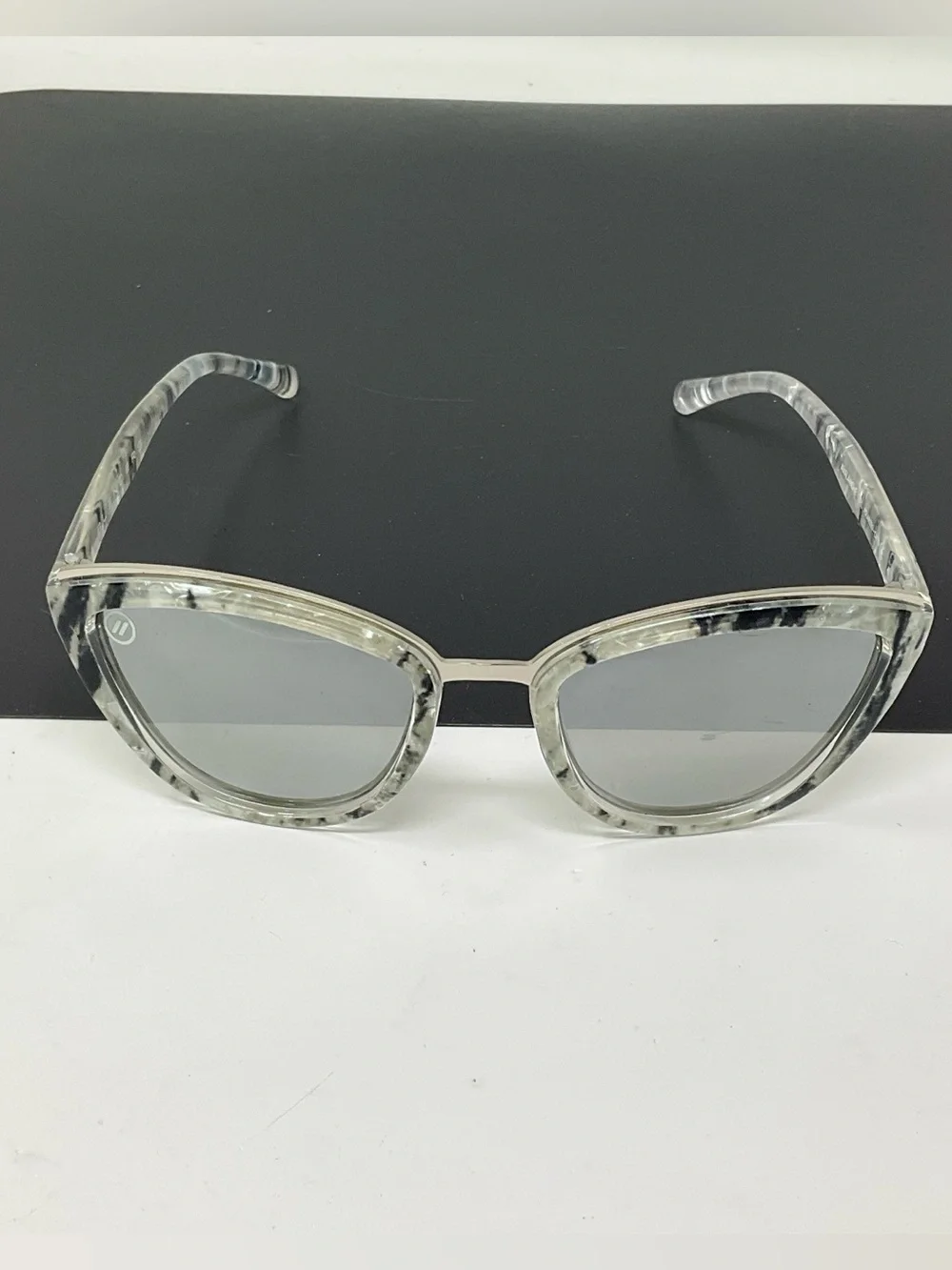 Blenders Avalanche Girl polarized sunglasses scratches